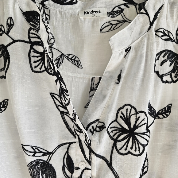 NWT Kindred Sleeveless Black and White Embroidered Floral V-Neck Blouse 3X - Picture 4 of 12